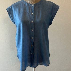 Loft sleeveless button front top